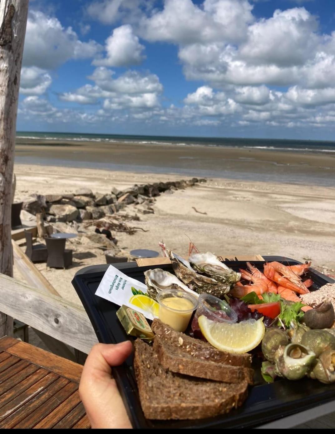 La Crevette Bed & Breakfast Villerville Bagian luar foto